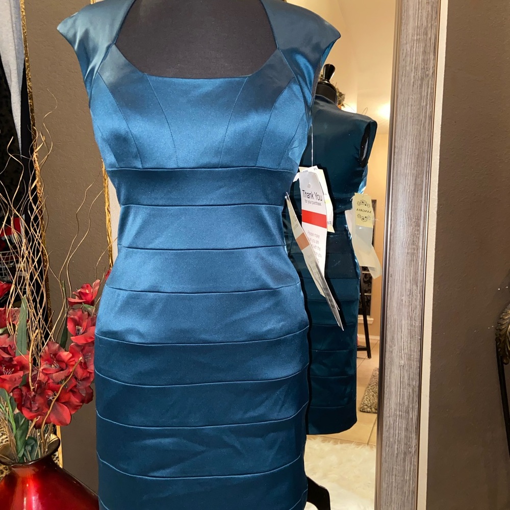 Mini cocktail dress - Picture 8 of 11